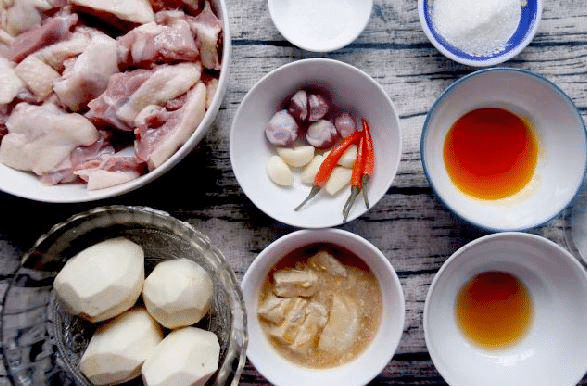 Các nguyên liệu cho món vịt nấu chao